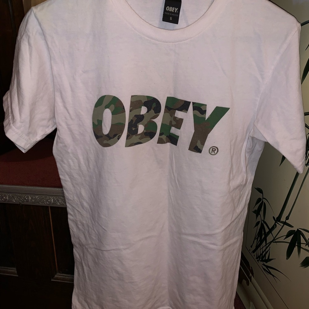 Obey t-shirt